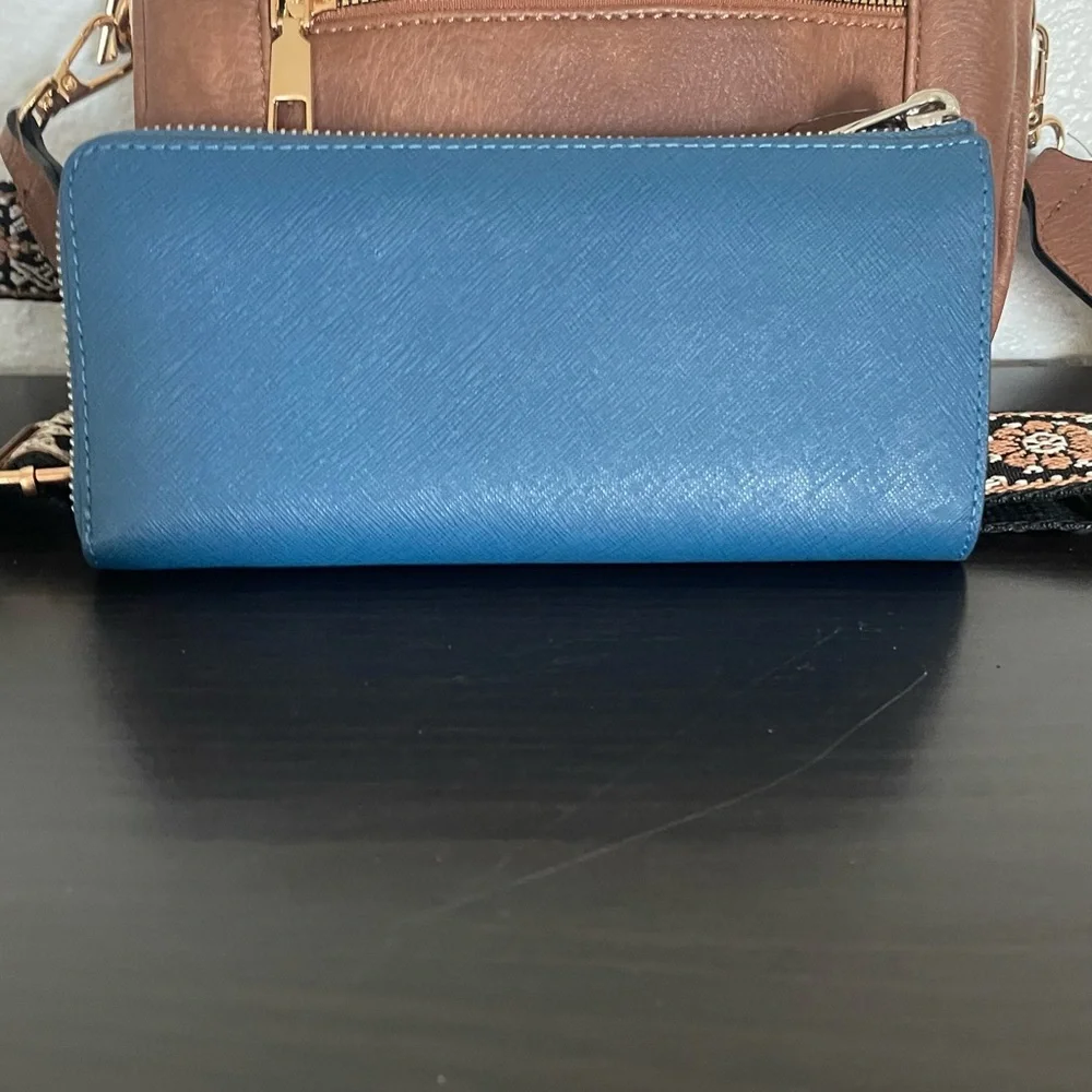 Michael Kors -Blue Leather Wallet large capacity will hold a phone! - Picture 2 of 13